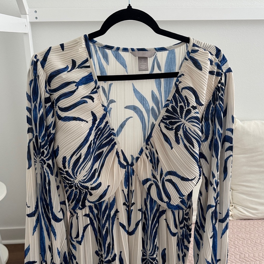 H&M Blue and Cream Leaf Print Dress